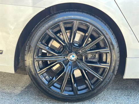 Used 2021 BMW 750i xDrive w/ Executive Package image 15