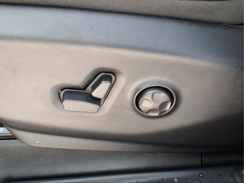 New 2026 Chrysler Pacifica Limited image 17