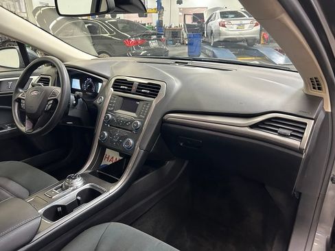 Used 2018 Ford Fusion SE FWD image 17