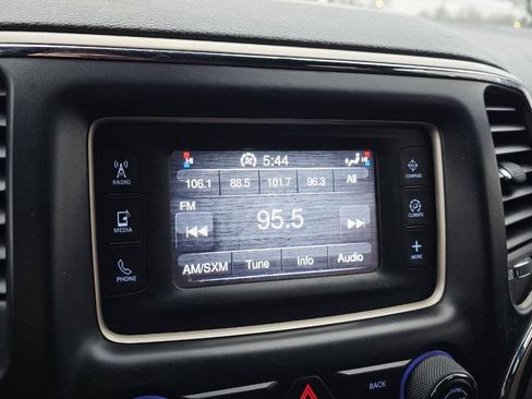 Used 2014 Jeep Grand Cherokee Laredo AWD/4WD image 16