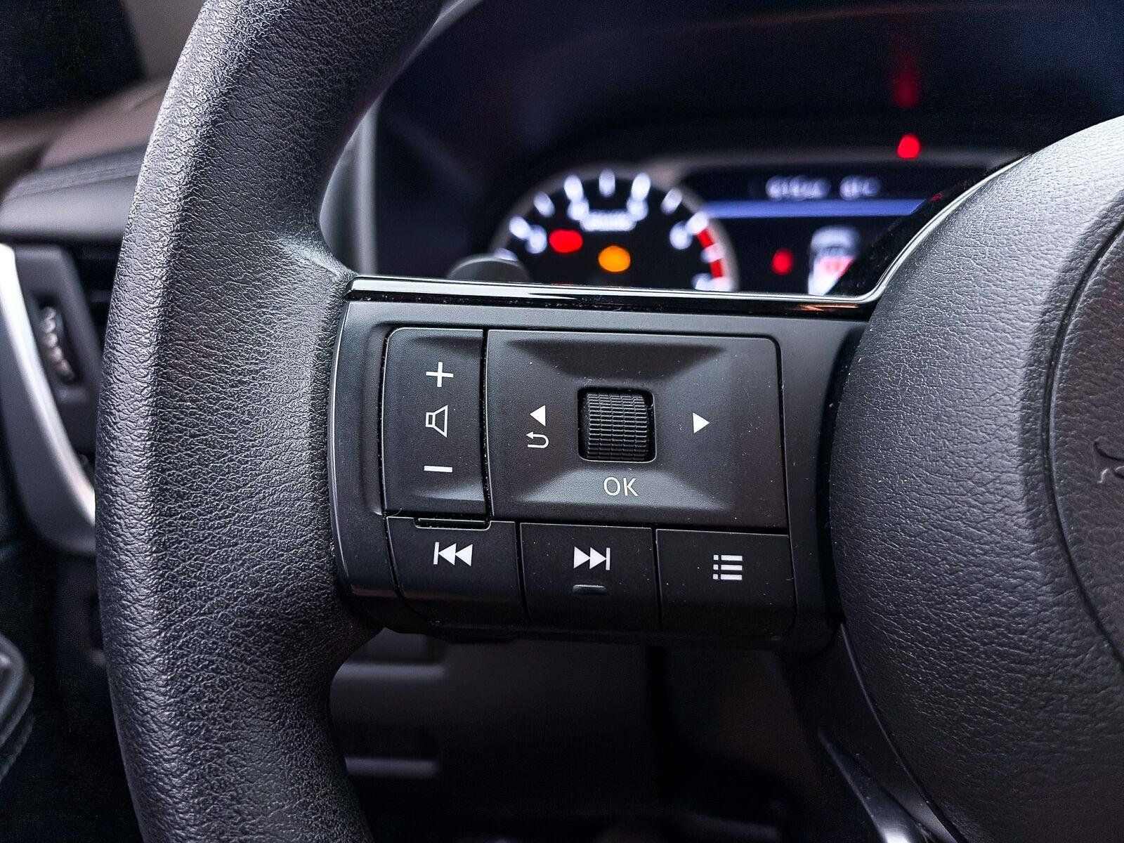 Used 2023 Nissan Rogue SV FWD image 20