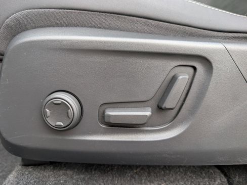 Used 2023 Volvo XC40 Recharge Ultimate w/ Protection Package Premier image 14