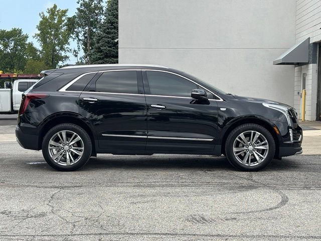 Used 2025 Cadillac XT5 Premium Luxury AWD/4WD image 2