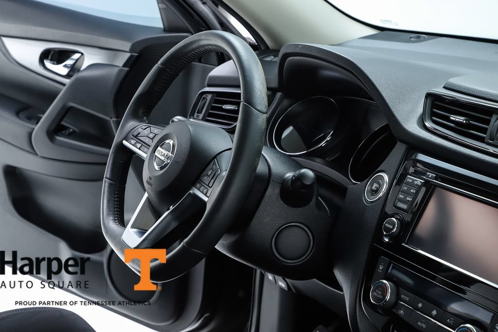 Used 2017 Nissan Rogue SV w/ SV Premium Package FWD image 33