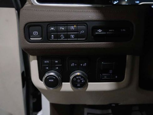 Used 2022 GMC Yukon XL Denali w/ Advanced Technology Package image 39