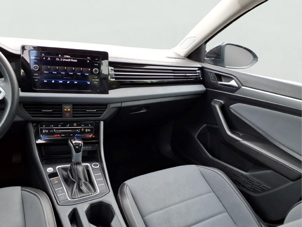 Used 2025 Volkswagen Jetta SE FWD image 23