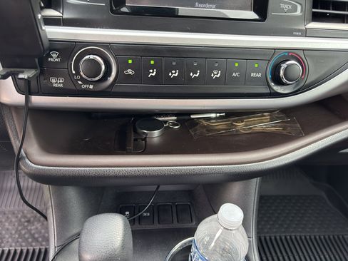 Used 2019 Toyota Highlander LE image 7