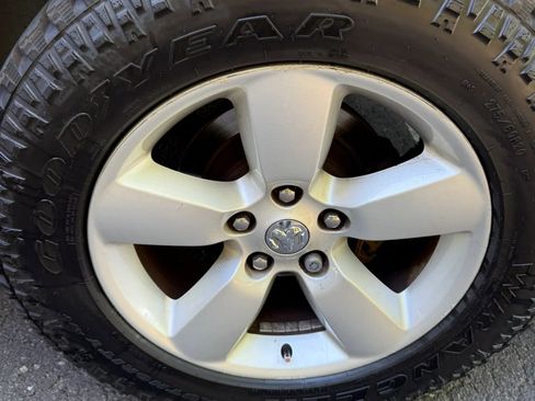 Used 2015 RAM 1500 Express RWD image 24