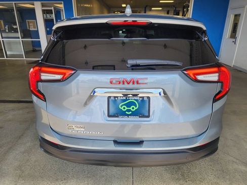 Used 2023 GMC Terrain SLE FWD image 3