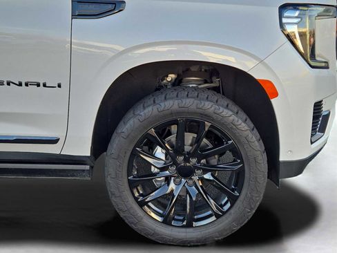Used 2023 GMC Yukon Denali Ultimate image 11