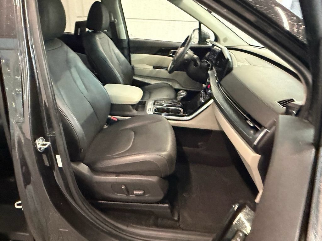 Used 2024 Kia Carnival SX Prestige FWD image 18