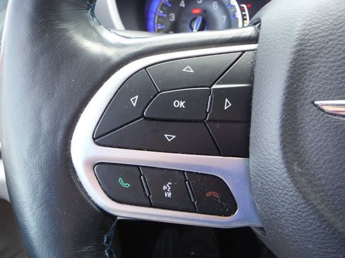 Used 2021 Chrysler Pacifica Touring-L w/ Uconnect Theater Family Group FWD image 42
