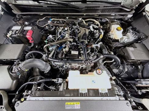 Certified 2025 Toyota Tacoma SR5 AWD/4WD image 30
