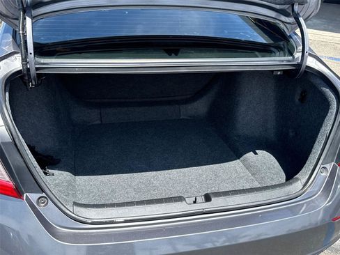 Used 2018 Honda Accord LX image 9