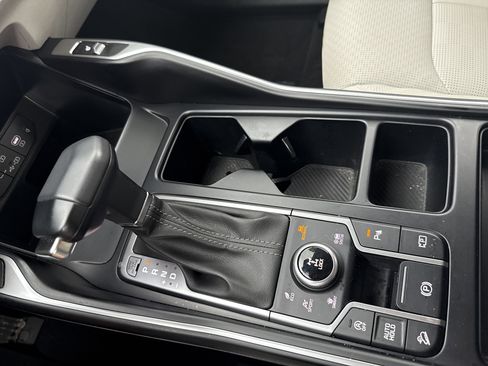 Certified 2024 Kia Sorento S AWD/4WD image 24
