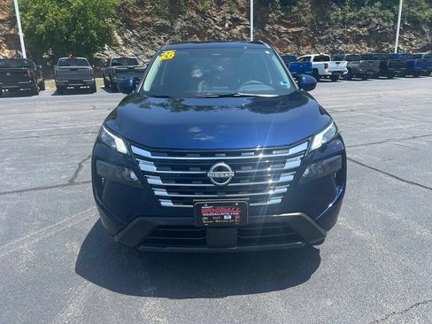 Used 2026 Nissan Rogue SV FWD image 2