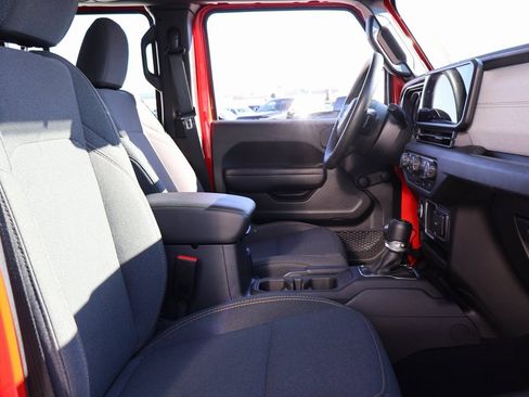 Used 2024 Jeep Gladiator Sport image 9