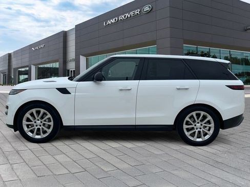 Used 2025 Land Rover Range Rover Sport SE AWD/4WD image 2