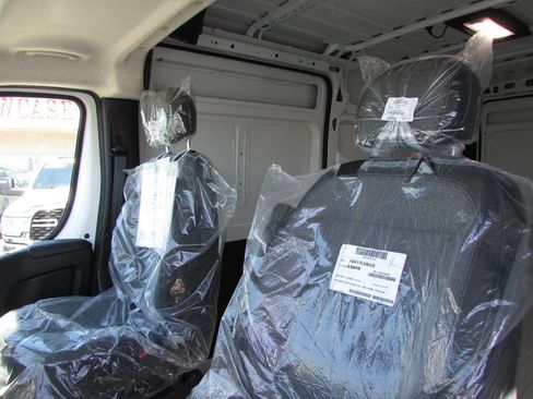 Used 2025 RAM ProMaster 2500 w/ Convenience Group image 15