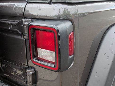 Used 2021 Jeep Wrangler Unlimited Sport image 12