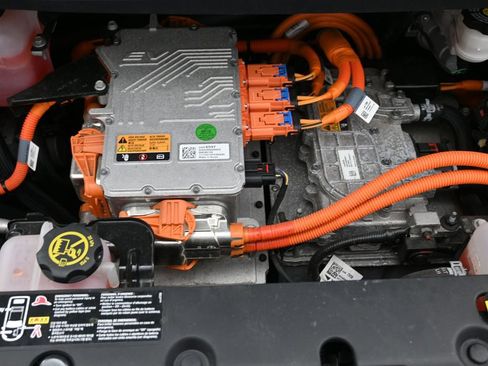 Used 2018 Chevrolet Bolt Premier w/ Driver Confidence II Package image 37