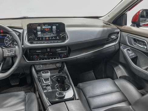 Used 2021 Nissan Rogue SL w/ Premium Package image 32