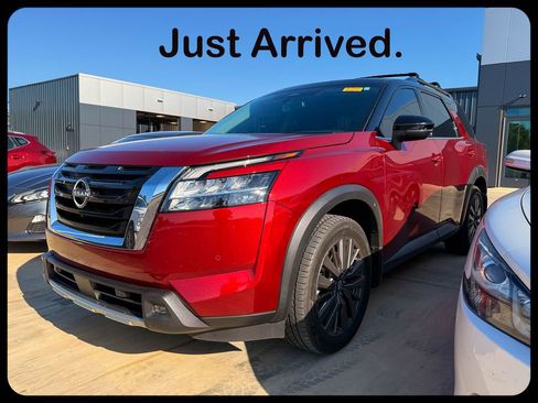 Used 2022 Nissan Pathfinder SL w/ SL Premium Package FWD image 1