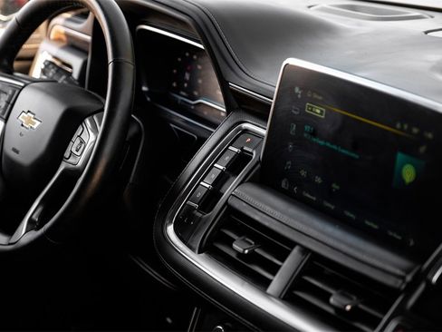 Used 2024 Chevrolet Suburban Premier image 18