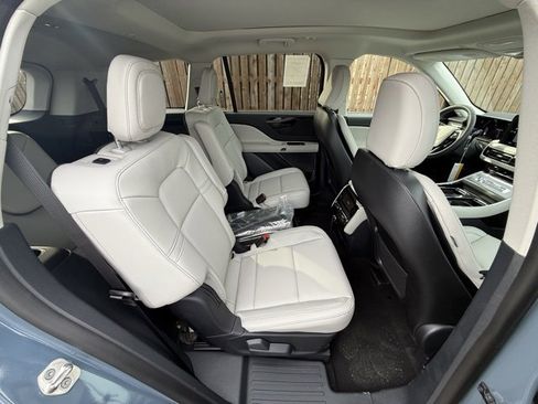 New 2026 Lincoln Aviator 2WD image 12