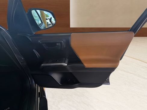 Used 2016 Toyota Tacoma SR5 RWD image 41