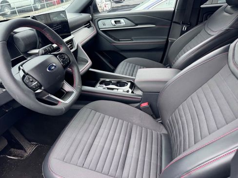 Used 2026 Ford Explorer ST-Line w/ ST-Line Street Pack image 7