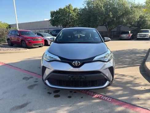 Used 2020 Toyota C-HR XLE FWD image 2