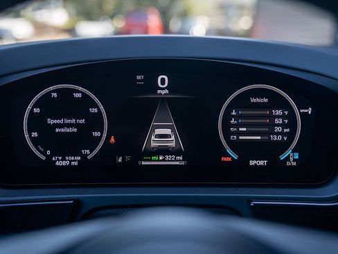 Certified 2025 Porsche Cayenne E-Hybrid AWD/4WD image 10