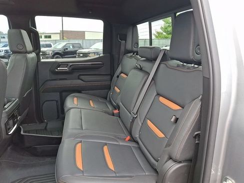 Used 2023 GMC Sierra 1500 AT4 w/ Technology Package AWD/4WD image 10