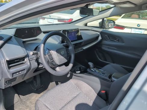Used 2025 Toyota Prius LE FWD image 8