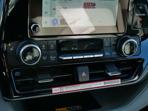 Certified 2026 Toyota Highlander XLE image 23