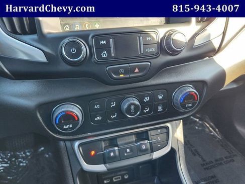 Used 2024 GMC Terrain SLT FWD image 10