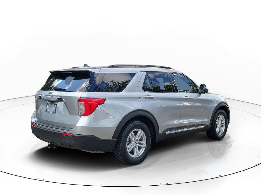 Used 2024 Ford Explorer XLT RWD image 3