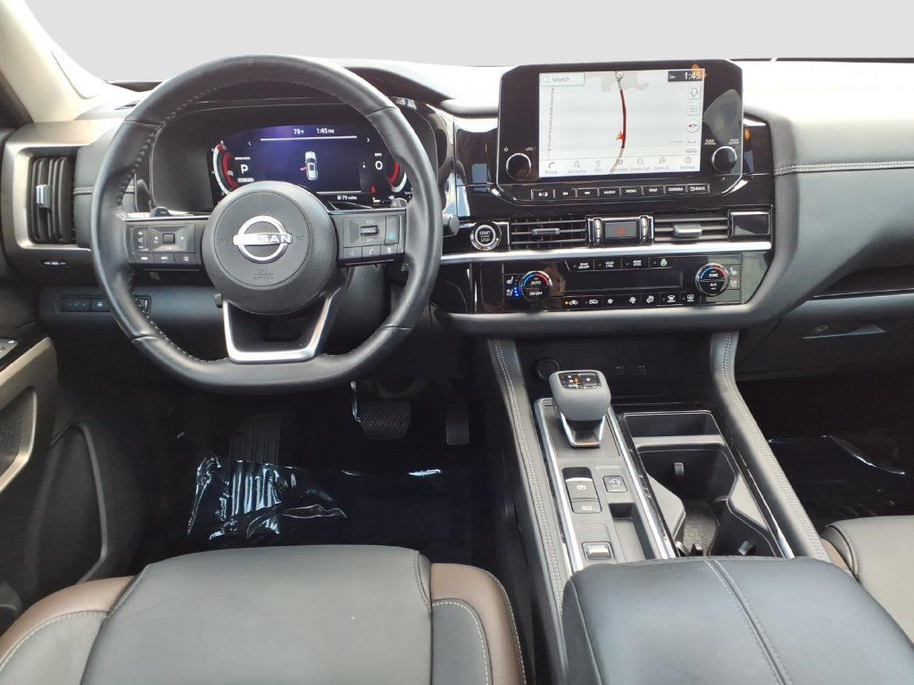 Used 2024 Nissan Pathfinder Platinum FWD image 13