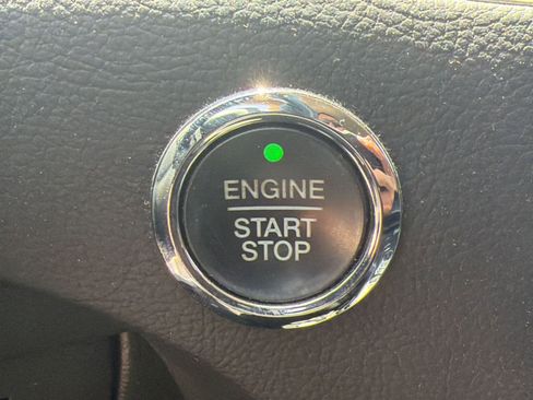Used 2021 Ford Edge SE FWD image 23