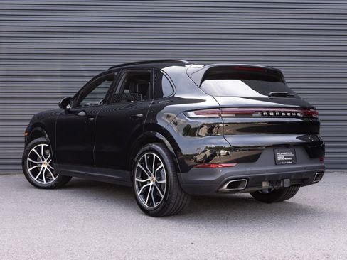 Certified 2024 Porsche Cayenne AWD/4WD image 3