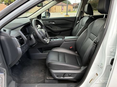 Used 2026 Nissan Rogue SL FWD image 23