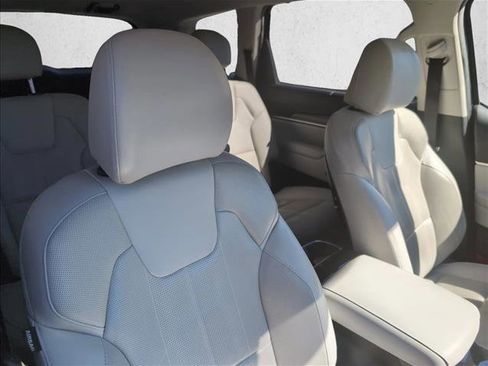 Used 2022 Kia Telluride EX w/ EX Premium Package image 23