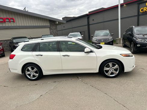 Used 2011 Acura TSX Sport Wagon image 2
