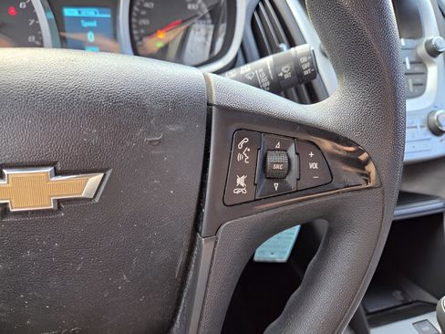 Used 2017 Chevrolet Equinox LS image 19