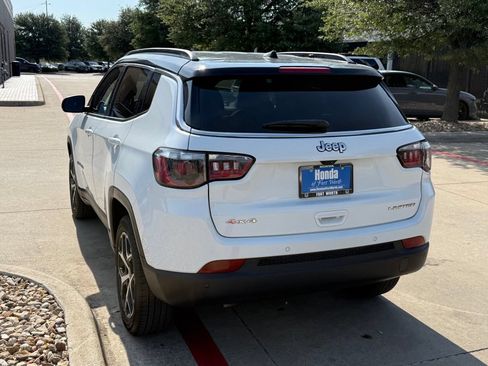 Used 2025 Jeep Compass Limited AWD/4WD image 3