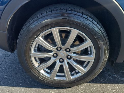 Used 2019 Cadillac XT4 Premium Luxury image 7