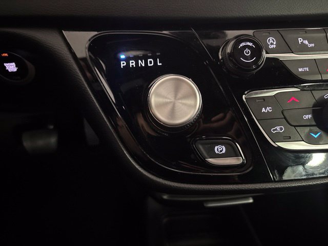 Used 2025 Chrysler Pacifica Select FWD image 37