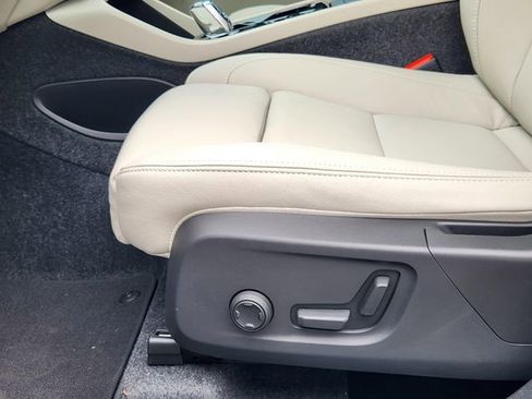Used 2025 Volvo XC40 B5 Ultra w/ Climate Package image 26