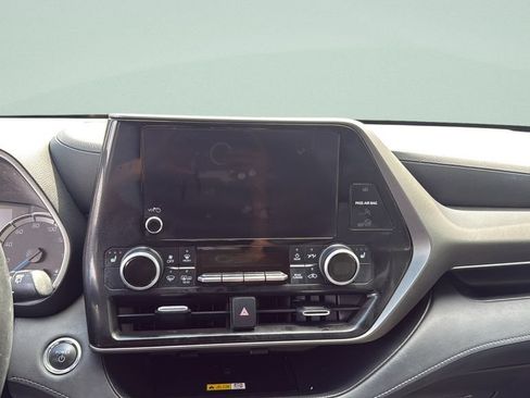 Used 2023 Toyota Highlander XLE FWD image 15
